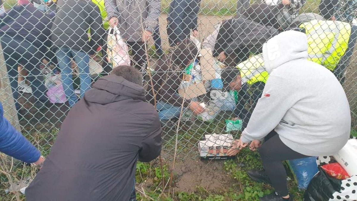Local volunteers tried to get food to the drivers by pushing it under the fence