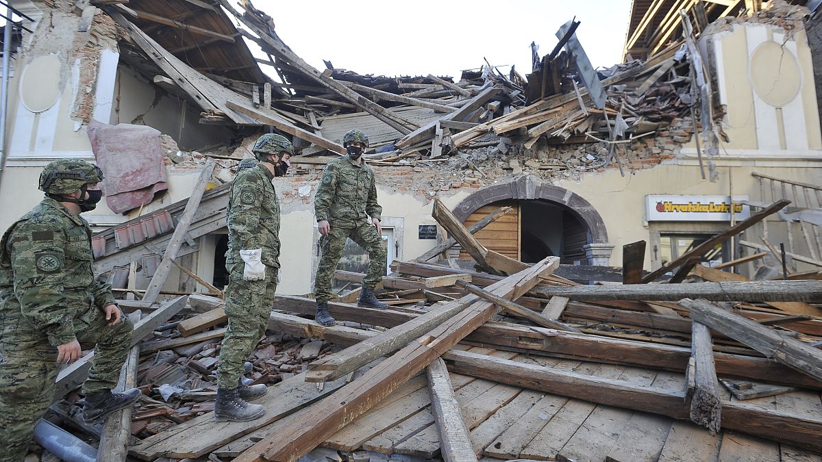 Zerstörtes Gebäude in Petrinja