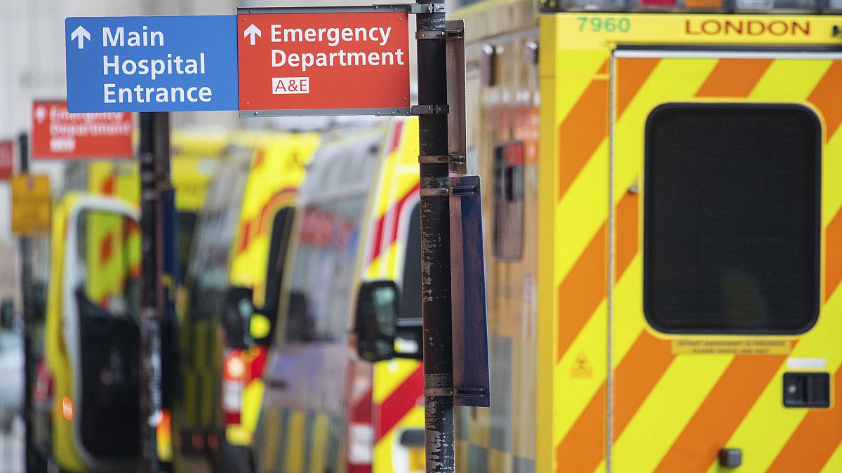 Ambulancias a las puertas del Royal London Hospital de Londres, Reino Unido