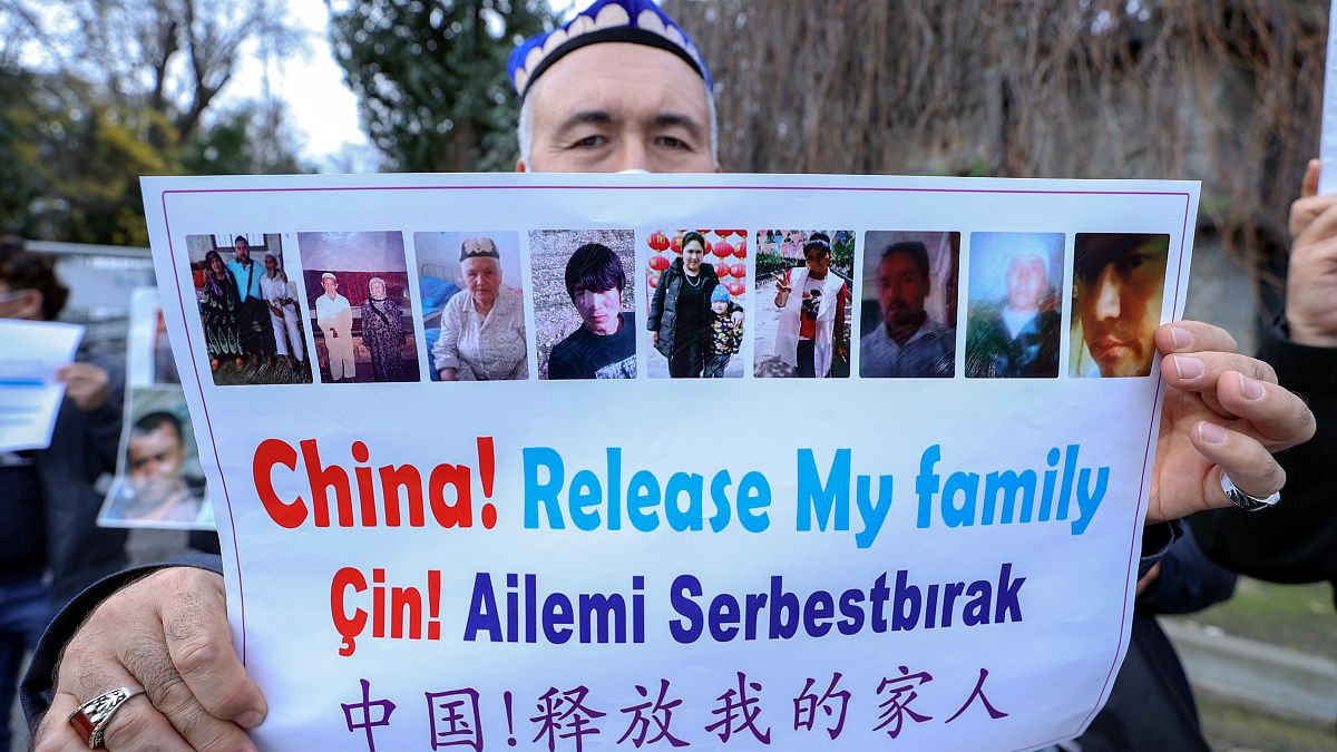 Uygur Türkleri'nden Çin'in istanbul Başkonsolosluğu önünde eylem