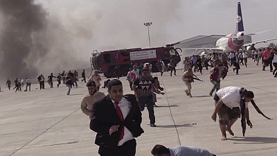 تصاویر لحظه انفجار در فرودگاه عدن پس از فرود هواپیمای نخست‌وزیر و وزرای یمن