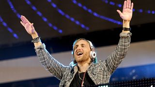 "Hay que pincharse", el DJ David Guetta defiende la vacunación para frenar la pandemia