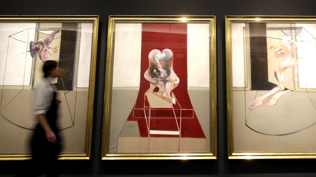 لوحة من ثلاثة أجزاء للفنان البريطاني فرانسيس بيكون في مزاد سوثبي للفن المعاصر والانطباعي، في لندن. 