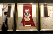 لوحة من ثلاثة أجزاء للفنان البريطاني فرانسيس بيكون في مزاد سوثبي للفن المعاصر والانطباعي، في لندن.