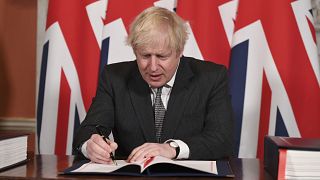 Boris Johnson firma el acuerdo que regirá las relaciones comerciales entre el Reino Unido y la UE a partir del 1 de enero de 2021