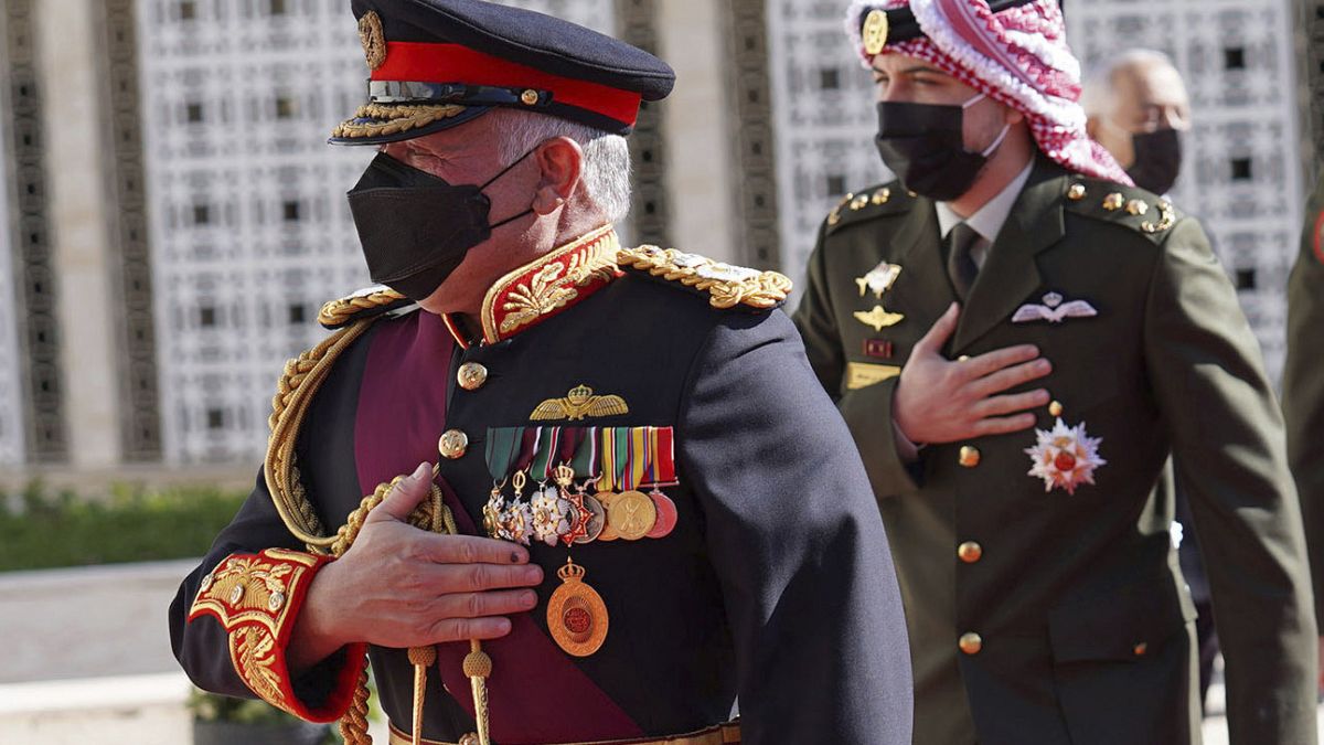 ملك الأردن عبد الله الثاني يصل مقر البرلمان لإلقاء خطاب. 2020/12/10