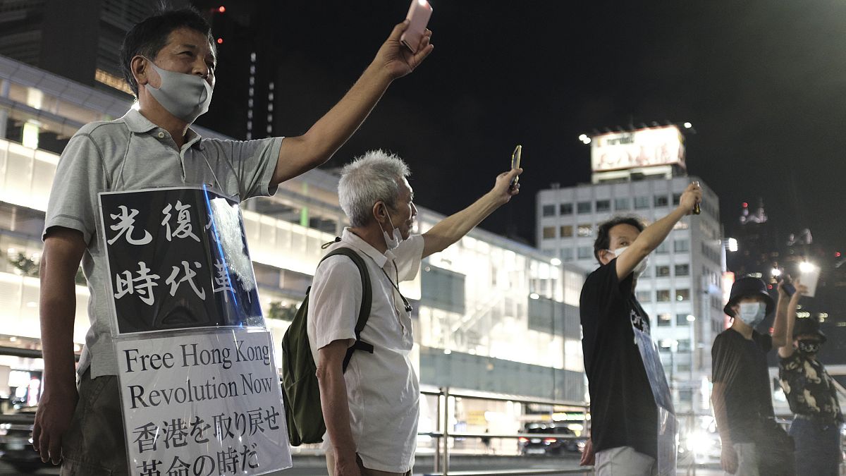 متظاهرون في طوكيو في مسيرة دعم للمحتجين في هونغ كونغ
