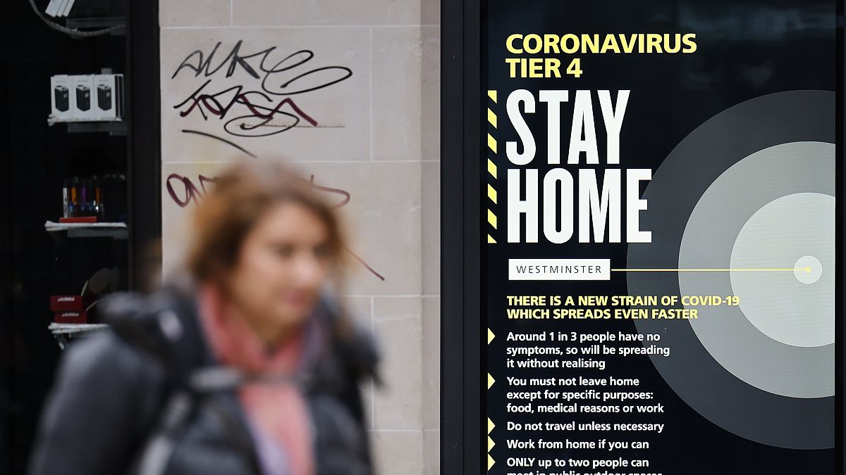 Reino Unido reforça restrições sanitárias para travar surto de coronavírus