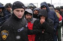 Мигранты из сгоревшего лагеря "Липа" ждут спасения