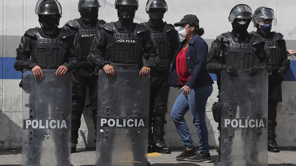 شرطة مكافحة الشغب في كيتو، الإكوادور 