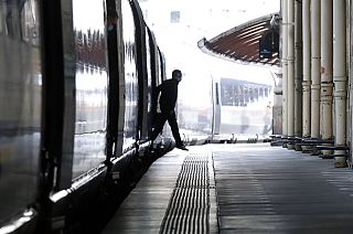 Primeiro comboio a chegar a Paris vindo de Londres