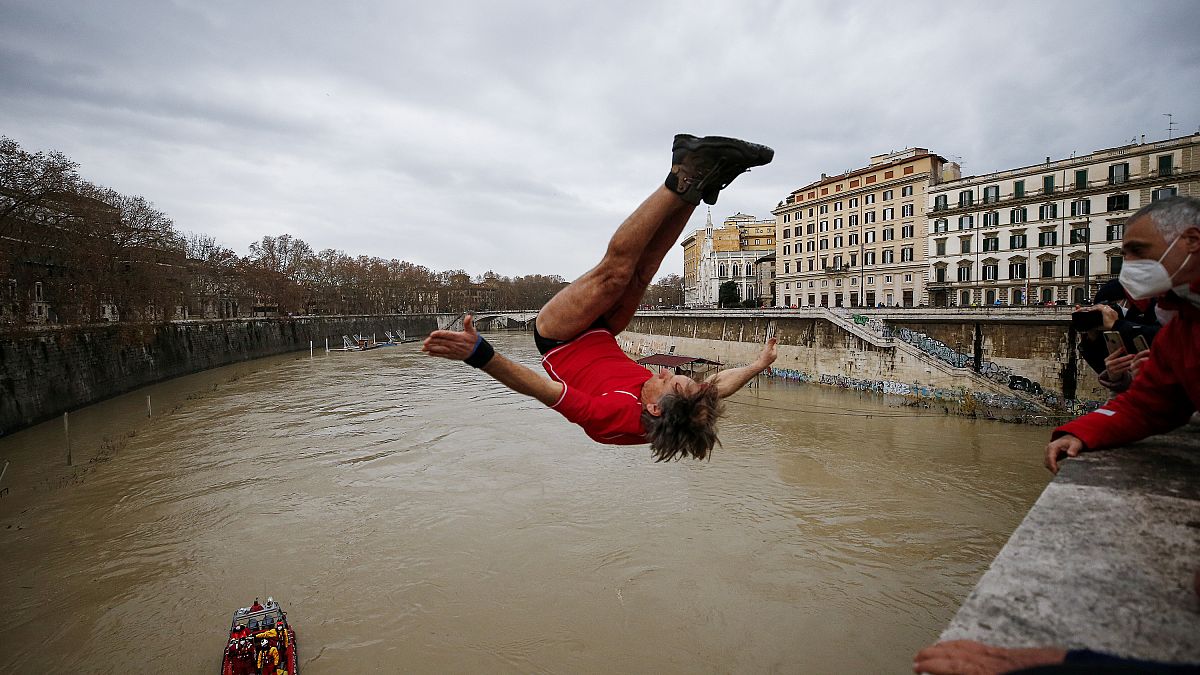 Le traditionnel plongeon du Nouvel an à Rome