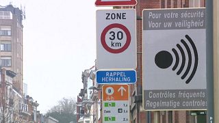 Tempo 30 Hinweis in Brüssel. Die Geschwindigkeitsbegrenzung gilt seit dem 01.01.2021