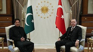 Türkiya Cumhurbaşkanı Recep Tayyip erdoğan (sağda) Pakistan Başbakanı İmran Han (solda)