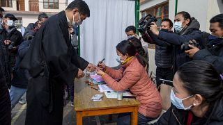 Lobsang Sangay, líder político tibetano no exílio, vota em Dharamsala