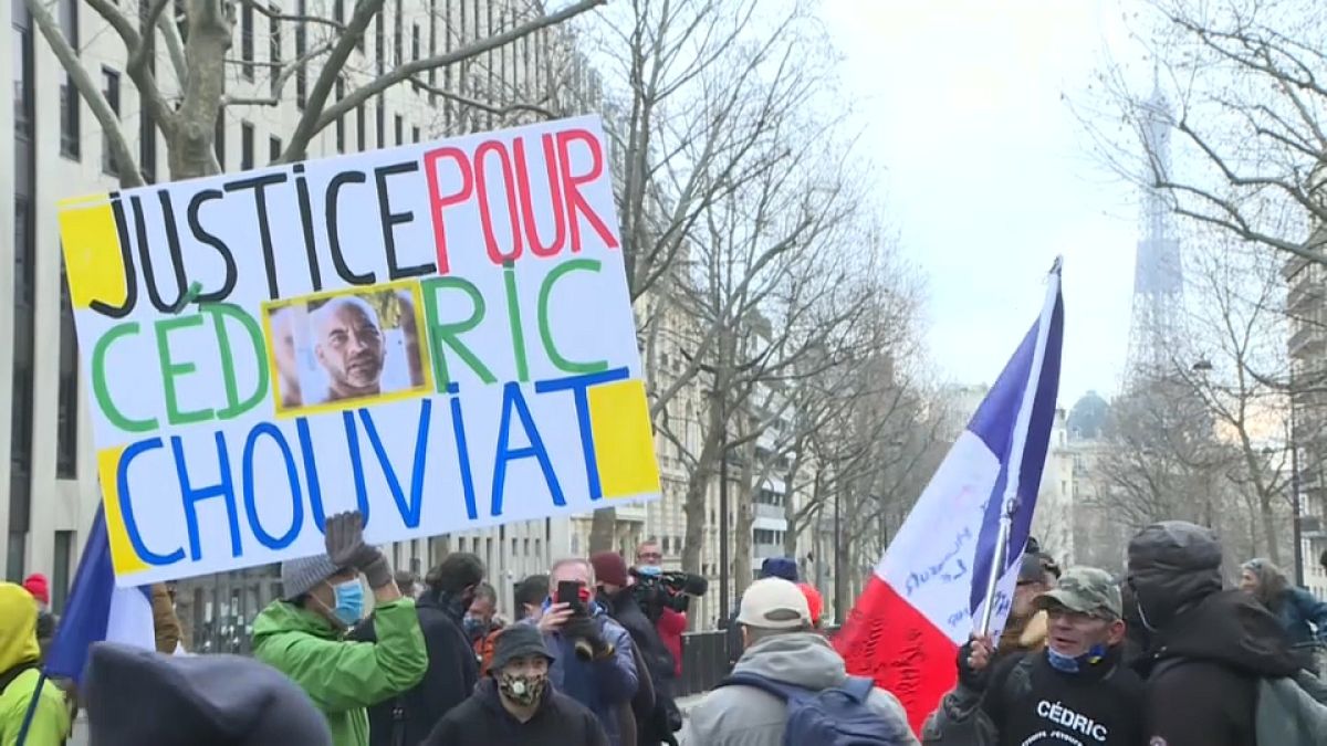 Paris protest in support of family of Cédric Chouviat who died after police arrest