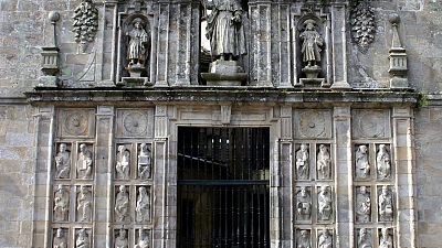 الباب المقدس في كاتدرائية سانتياغو دي كومبوستيل في إسبانيا
