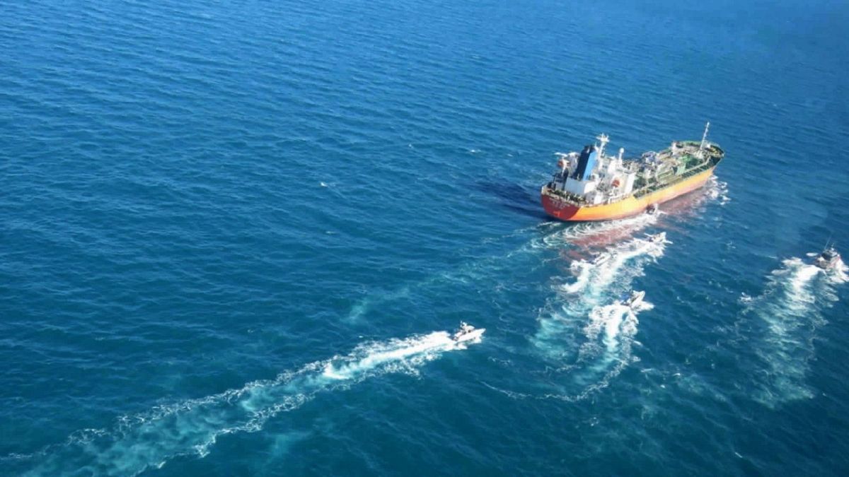لحظه توقیف نفتکش کره‌جنوبی در خلیج فارس