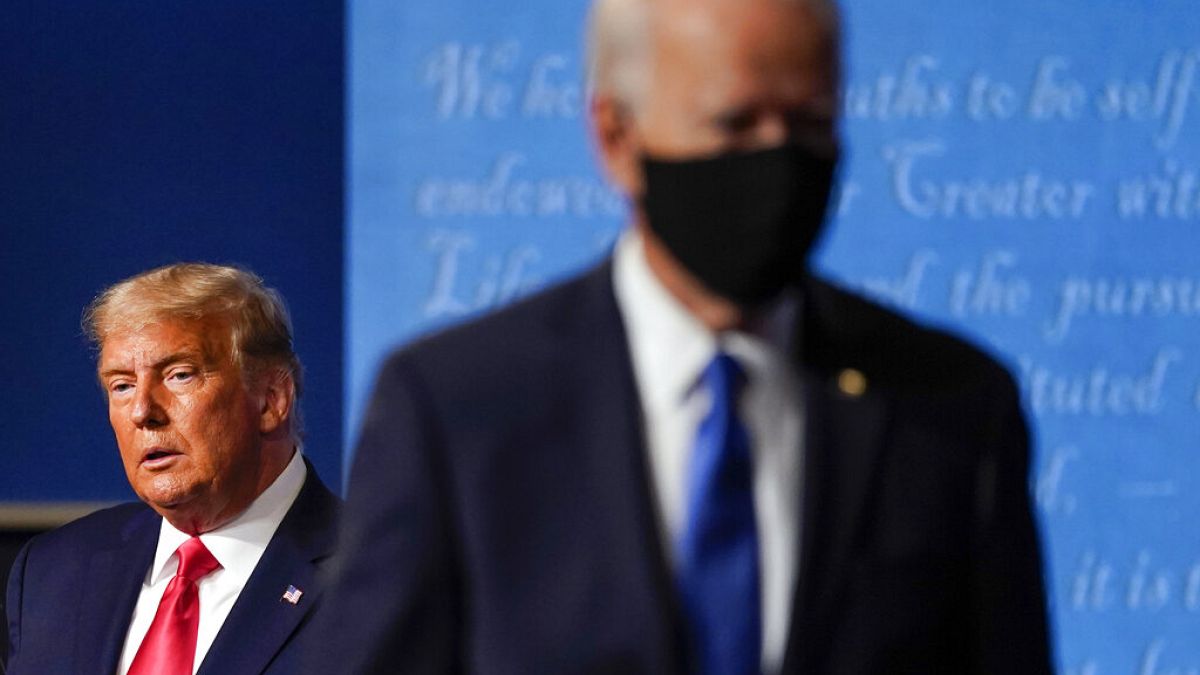 ABD'nin mevcut Başkanı Donald Trump (solda), ABD'nin seçilmiş Başkanı Joe Biden (sağda,flu)