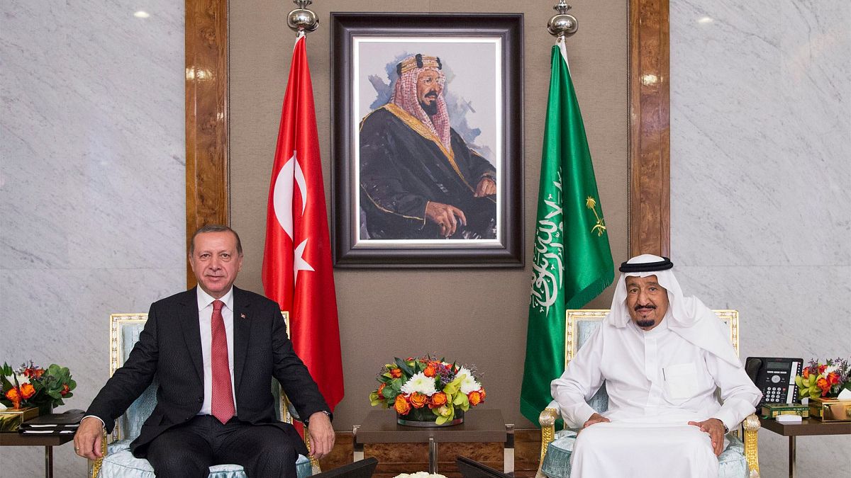 الرئيس التركي رجب طيب أردوغان مع العاهل السعودي الملك سلمان بن عبد العزيز آل سعود خلال زيارة رسمية في جدة، 23 يوليو 2017