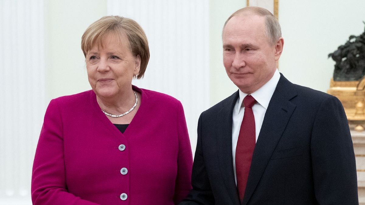 الرئيس الروسي فلاديمير بوتين ، والمستشارة الألمانية أنغيلا ميركل