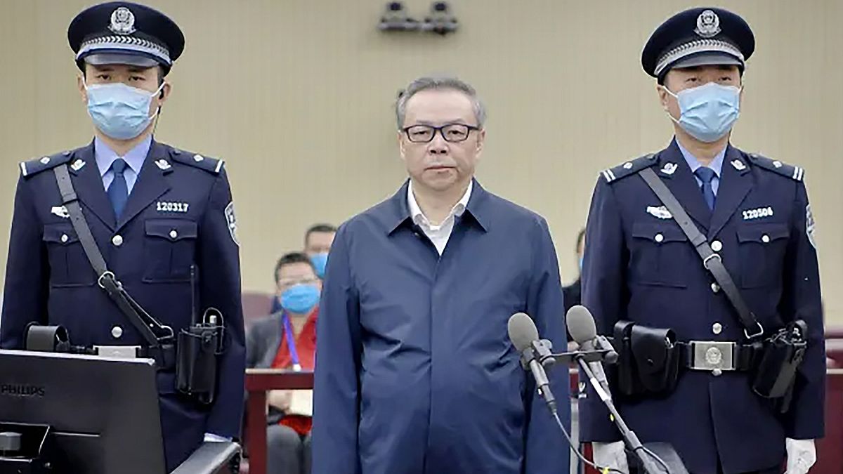 Çin'de yolsuzluk ve rüşvet almaktan idam cezasına çarptırılan eski yönetici