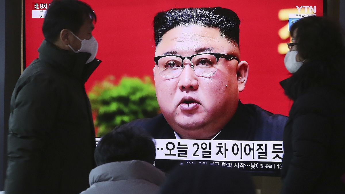 Surcoreanos siguen en televisión la intervención de Kim Jong-un en el Congreso del Partido