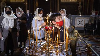 Rusia celebra la Navidad ortodoxa respetando las medidas de precaución por la COVID-19
