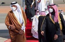 Katar Emiri (Solda) Suudi Arabistan veliaht prensi Muhammed bin Selman