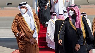 Katar Emiri (Solda) Suudi Arabistan veliaht prensi Muhammed bin Selman