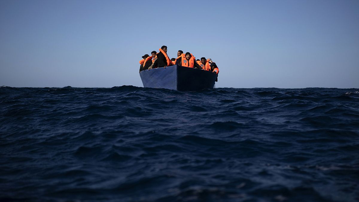 Migranti in fuga dalla Libia in una foto d'archivio AP del 2 gennaio 2021