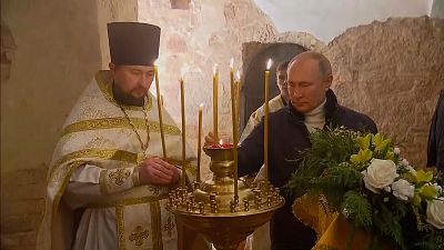 Rusya'da Noel: Vladimir Putin, Moskova dışındaki kilisede ayine katıldı