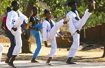 La adolescene que usa el Taekwondo contra el matrimonio infantil en Zimbabue