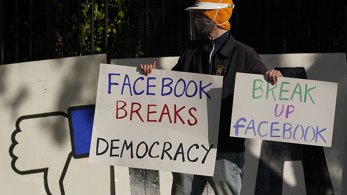 Demonstrant vor Mark Zuckerberg Haus in San Francisco (21.112020)