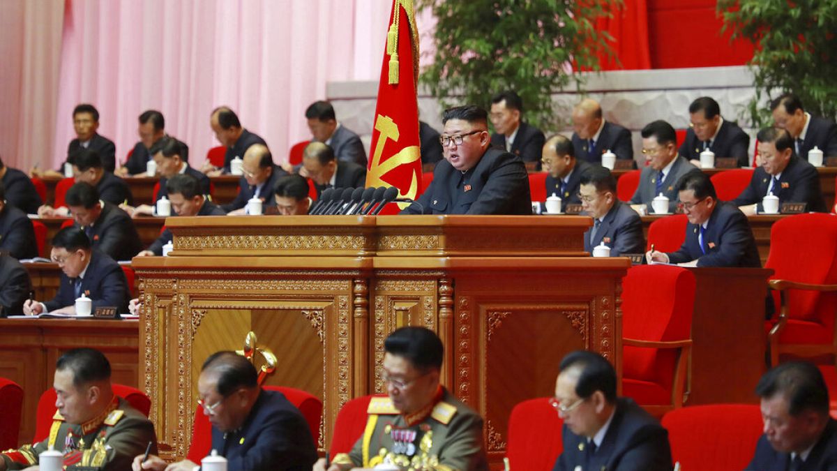 Corea del Nord: Kim fa autocritica. "Piani economici fallimentari, è tempo di aprirci all'esterno"