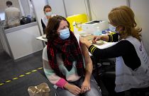 Hollanda'da sağlık çalışanlarına Pfizer/BioNTech aşısı vurulmaya başlandı