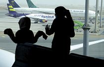 Covid-19 vaka sayısı düşen Suudi Arabistan uluslararası uçuş yasağını kaldırıyor