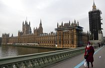 Londra'nın şehir merkezi... Ünlü Thames Nehri, Londra Saat Kulesi ve Westminster Parlamento binası.