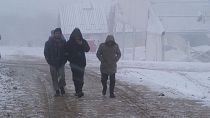 En Bosnie, les migrants du camp Lipa dans le froid et la neige 