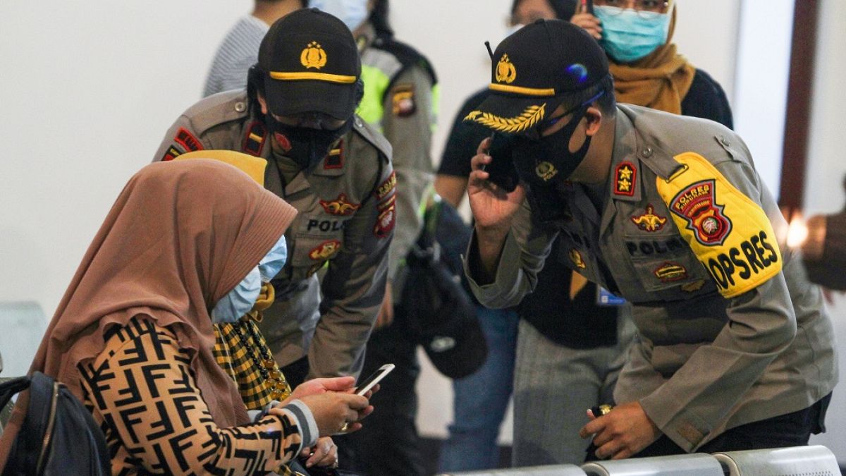 Индонезия: приостановлены поиски на месте крушения Boeing 737