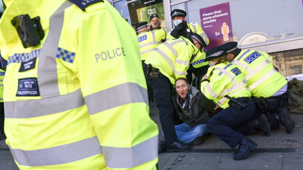 Polizei bei Protesten gegen Corona-Regeln in London