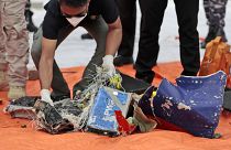 Accident d'avion en Indonésie : des débris de l'appareil retrouvés en mer