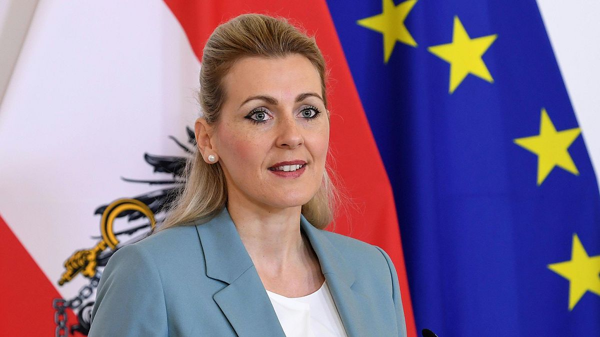 Avusturya Çalışma, Aile ve Gençlik Bakanı Christine Aschbacher