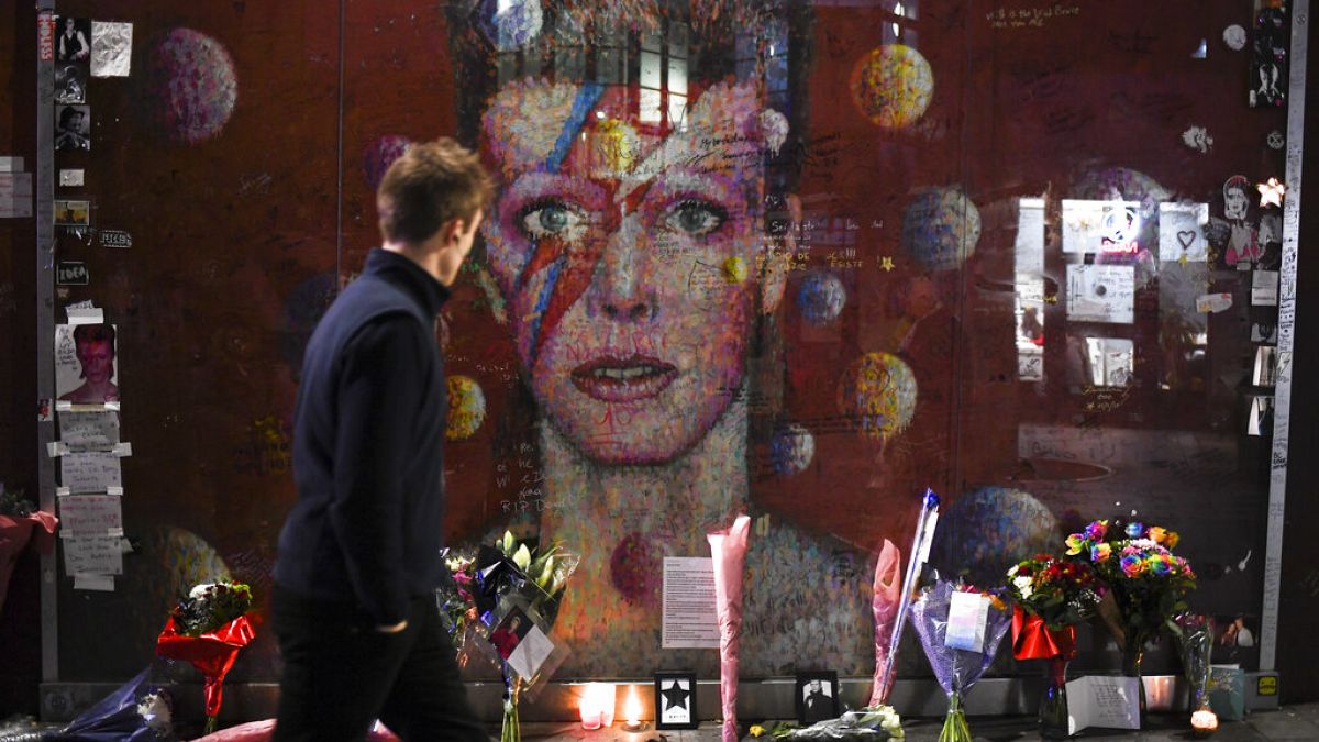 ARCHIVO/Mural homenaje a David Bowie, Londres (Reino Unido) 10/01/2020