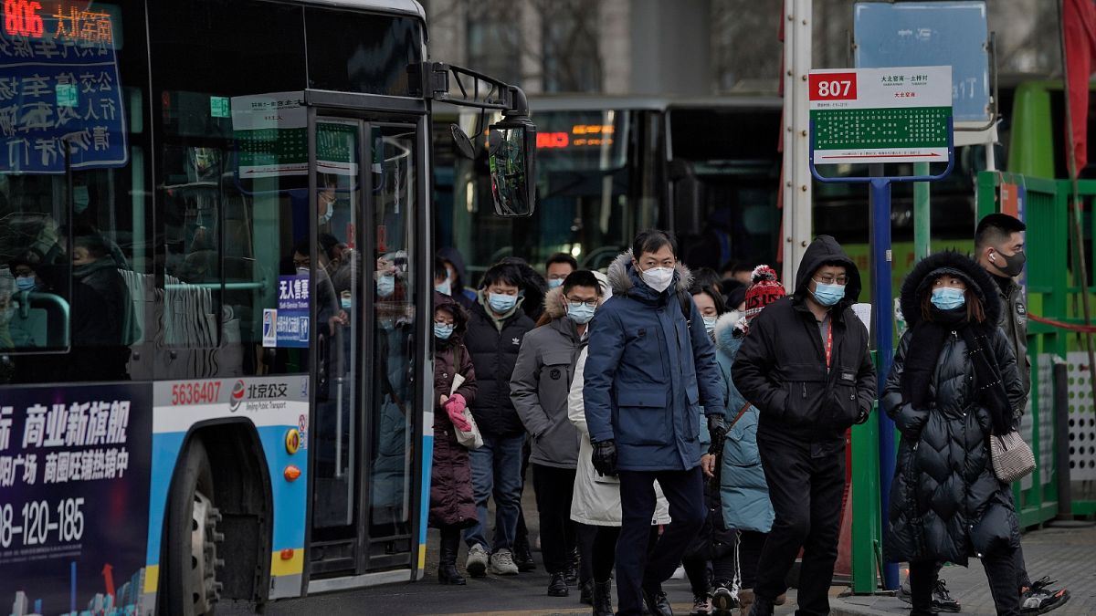 اجراءات الوقاية من انتشار فيروس كورونا في ضواحي بكين.