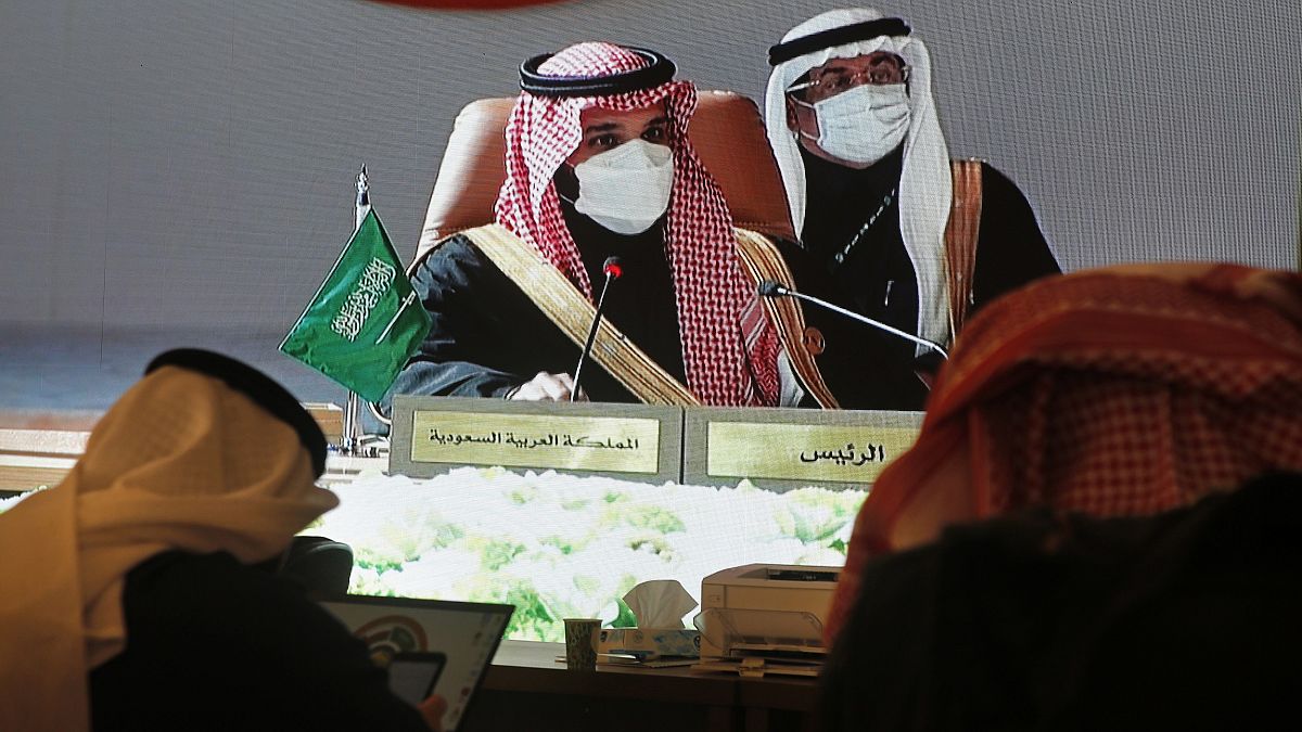 ولي العهد السعودي محمد بن سلمان خلال القمة الخليجية 