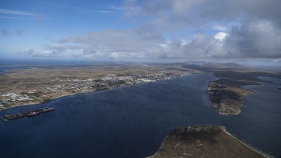 Die Falkland-Inseln im Südatlantik aus der Luft