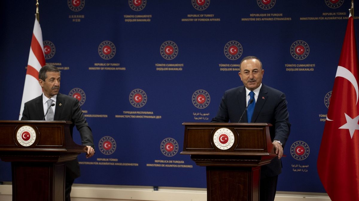 Dışişleri Bakanı Çavuşoğlu mevkidaşı Ertuğruloğlu ile birlikte basın toplantısı düzenliyor