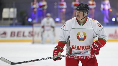 Archives : le président Alexandre Loukachenko lors d'un match amical de hockey, à Minsk (Bélarus), le 04/04/2020.