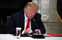 Mobiljával a leköszönő amerikai elnök, Donald Trump